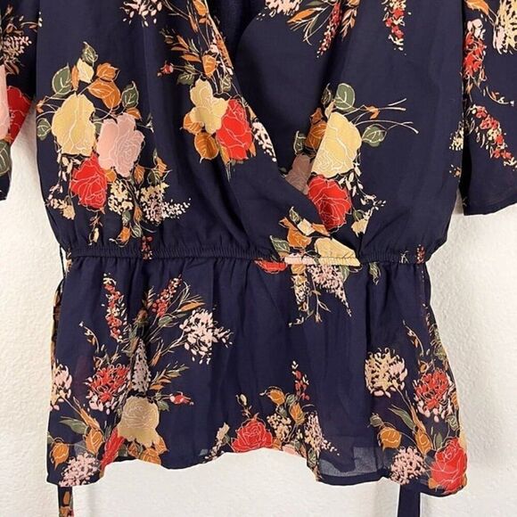 Blue Rain Francescas NWT Blue Peplum Scalloped Trim Floral Wrap Blouse Medium - Picture 10 of 12